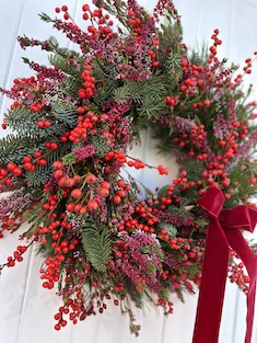 Festive Door Wreath: Festive Roseberry