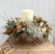 Festive Candle Arrangement – Gilded Frost
